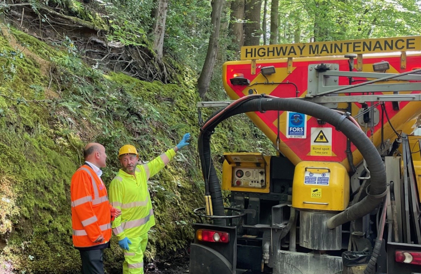 Andrew Griffith MP and Velocity pothole-repair machine