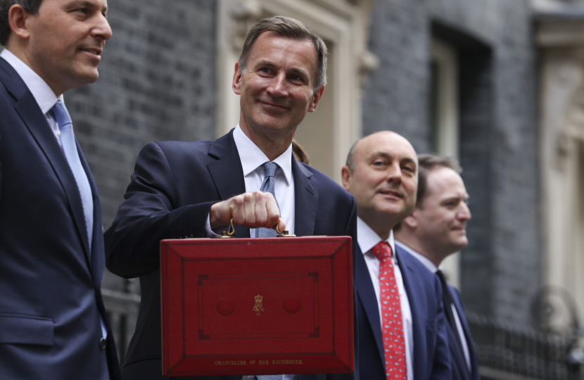 Andrew Griffith MP with the Chancellor on the steps of 11 Downing Street