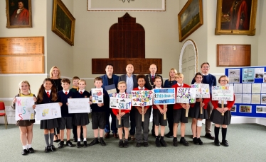 Andrew with the children of St Philips Primary School and Arundel CE Primary School, The Mayor, Cllr Shaun Gunner and Cllr Joy Dennis  (PHOTO CREDIT: CHARLIE WARING)