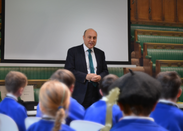 Andrew speaking to pupils on a Houses of Parliament tour