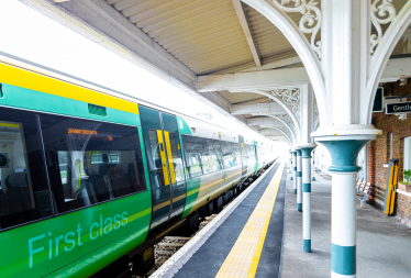 Train at Arundel station